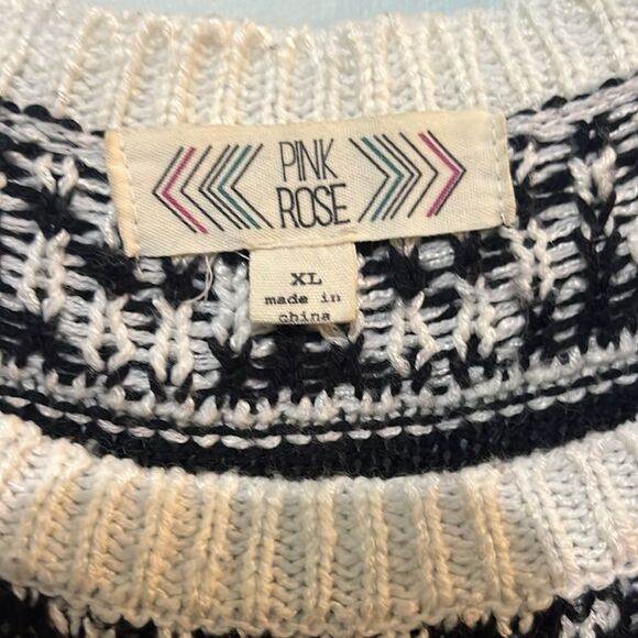 Pink rose Juniors sweater size xl - Picture 3 of 3